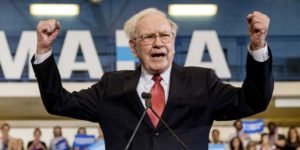 warren-buffett-challenges-donald-trump-to-release-his-tax-returns